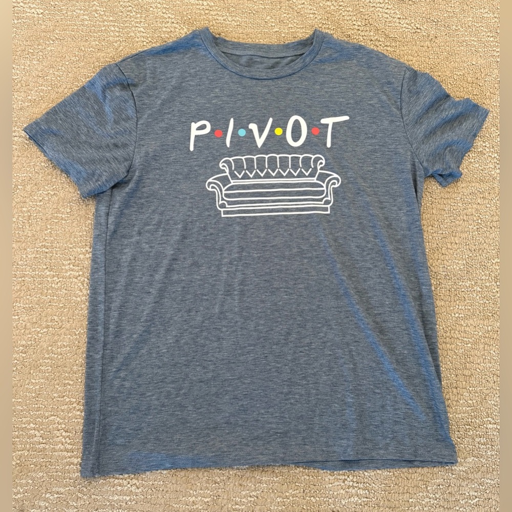 Friends Graphic T-Shirt Pivot